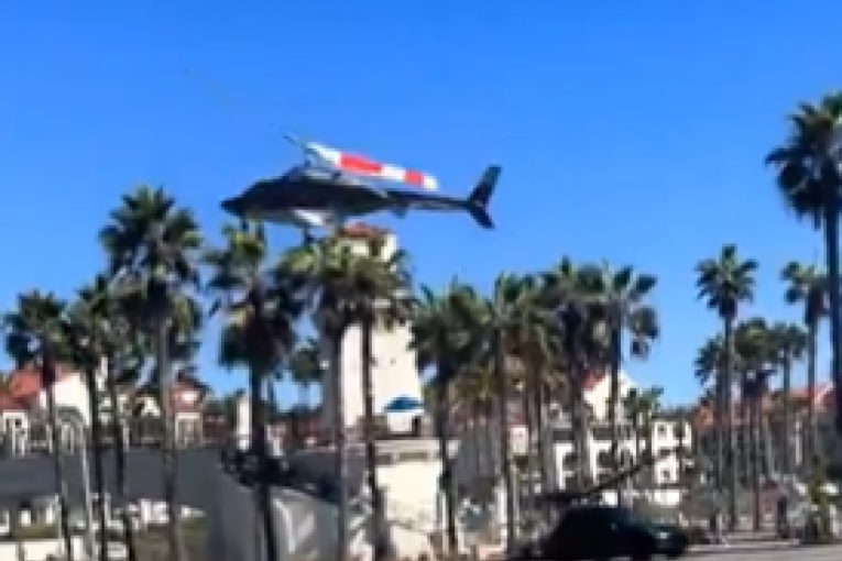 Jeziv snimak pada helikoptera: Petoro povređenih pri rušenju letelice u Kaliforniji (VIDEO)