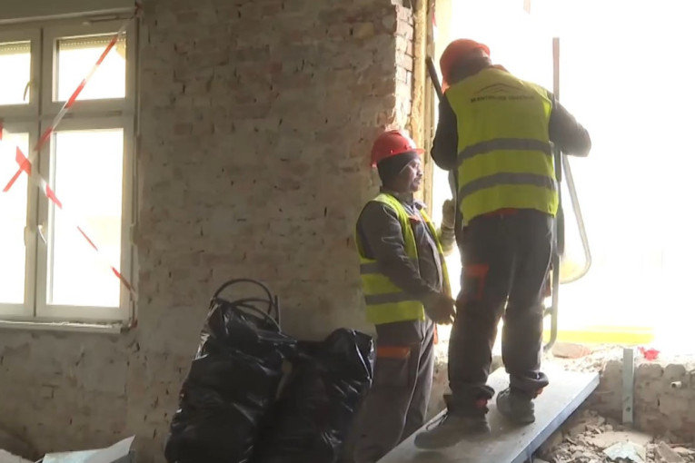 Vučić obišao radove na porodilištu u Višegradskoj: Ulažemo 40 miliona, nema života ni države bez dece (FOTO/VIDEO)