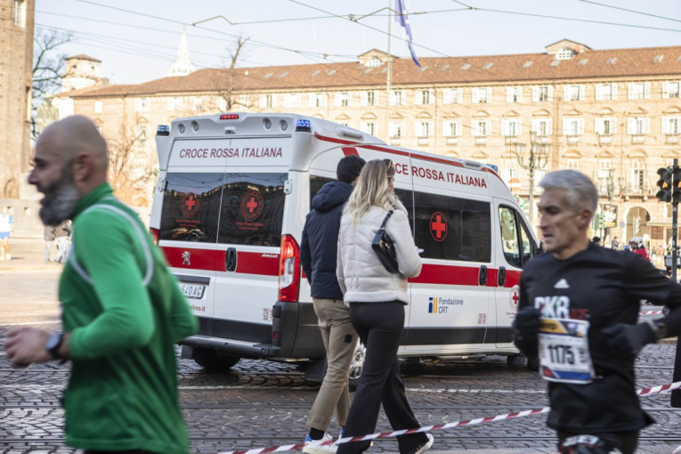 Roj stršljenova napao učesnike maratona kod Torina: Više od 30 ljudi ubodeno!