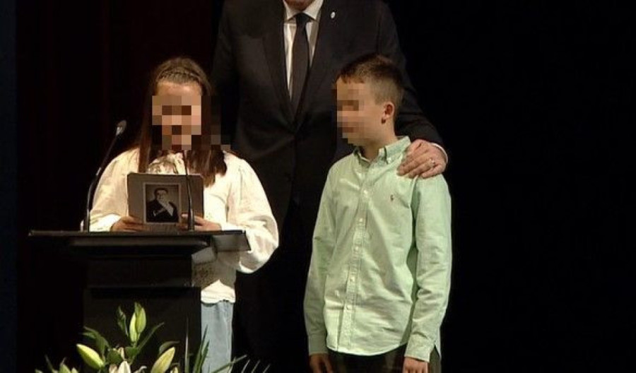 "Mama nam nije rekla da si nas napustio" Unuka Halida Bešlića govorom rasplakala sve