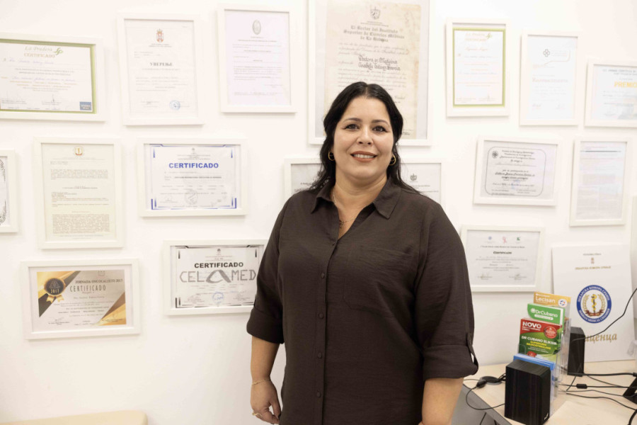 Čuvena doktorka sa Kube obožava Amara Gileta: Pogledajte kako je zapevala njegov hit na srpskom! (VIDEO)