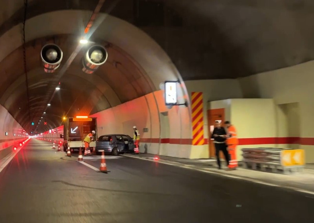 Naslovne strane dnevnih novina: Prelistavanje štampe za 1. novembar 2025. godine