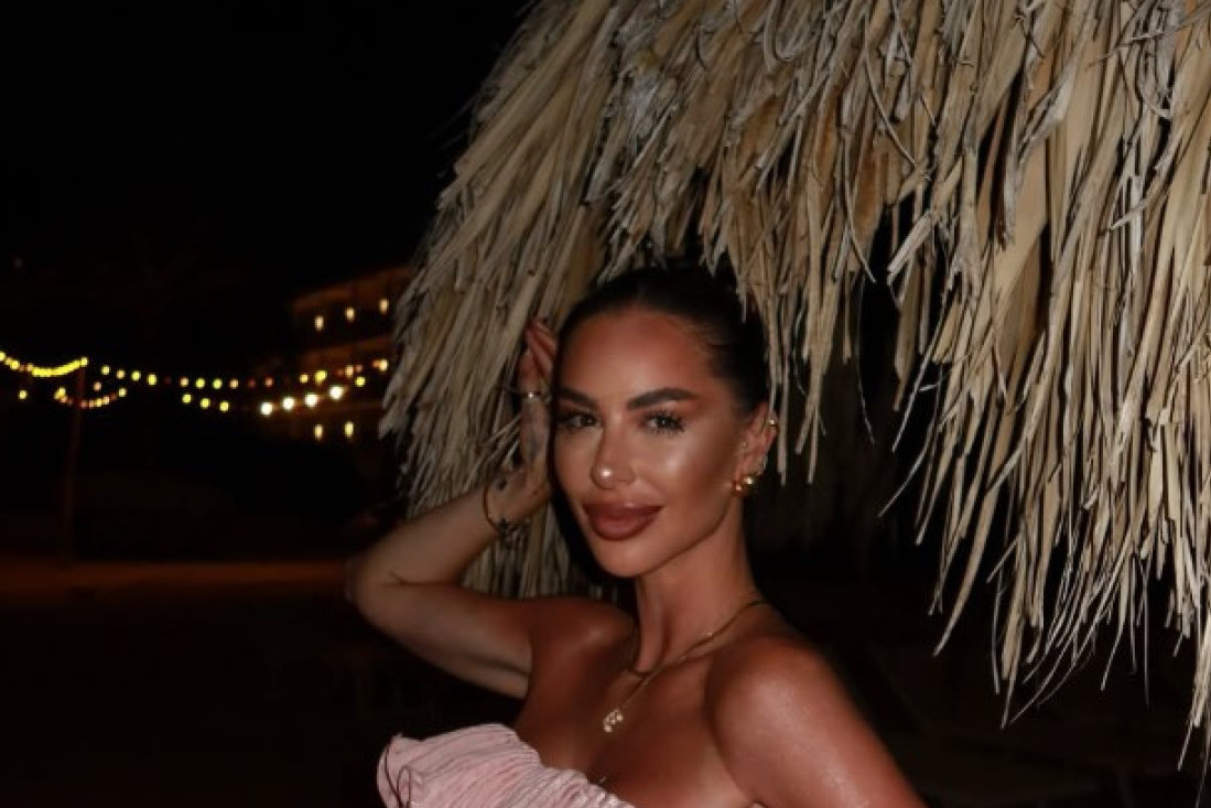 Preplanuli ten, zadnjica i tetovaže: Zorannah žari i pali na luks destinaciji (FOTO)