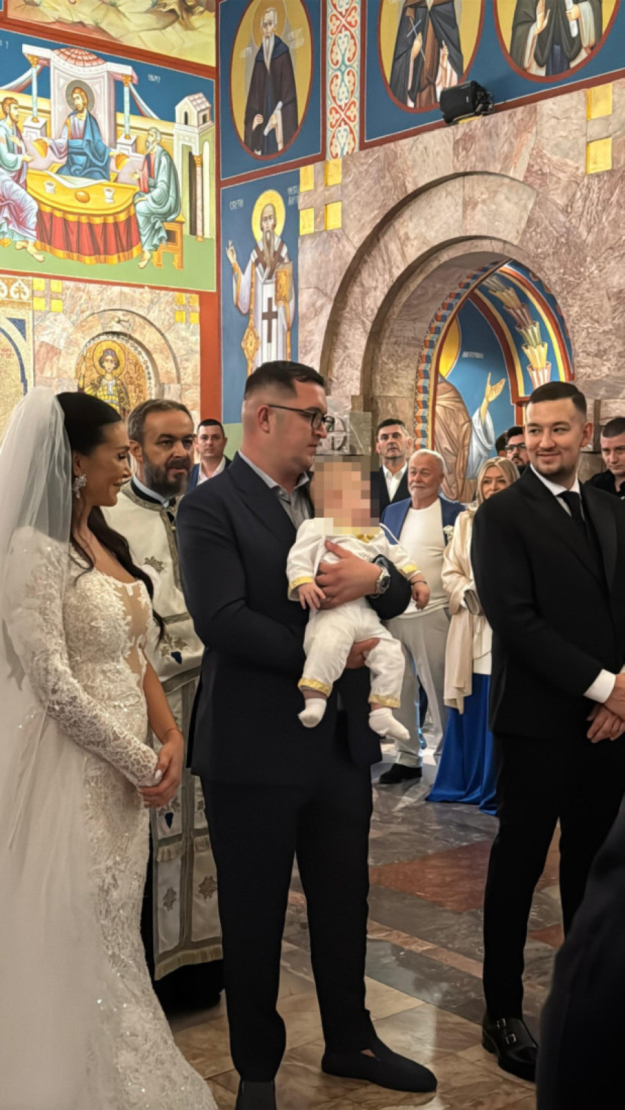 "Danas sam žrtveno jagnje!" Uroš Živković otvorio dušu posle crkvenog venčanja: Evo i kako je prošlo krštenje sina!