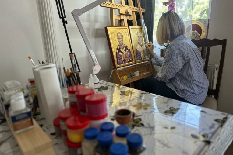 Saznala da je teško bolesna, spas pronašla u ikonopisanju: Kristina iz Kraljeva pokazuje da su čuda moguća (FOTO)