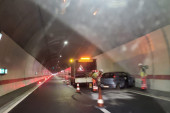 Bore se za život povređene žene: Dvoje muškaraca stabilno, epilog teškog udesa u tunelu Munjino brdo (FOTO)