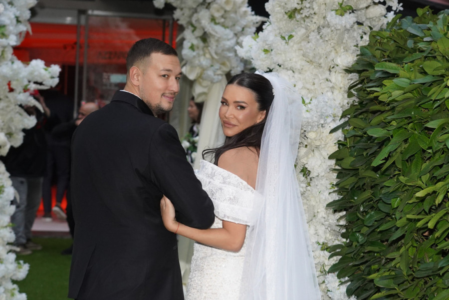 Željko Mitrović sa Viki, Bekutom i Zoricom Brunclik privatnim avionom otišao za Sarajevo na sahranu Halida Bešlića!