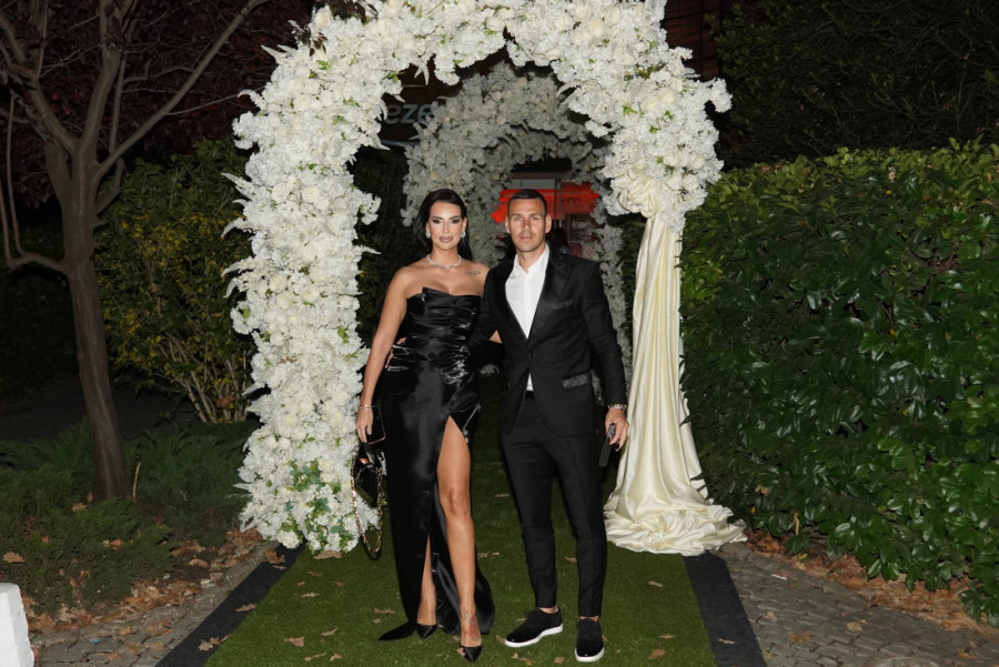 Uprkos sukobu, došao mu je na sahranu! Halid Bešlić je s ovim pevačem imao nesuglasice