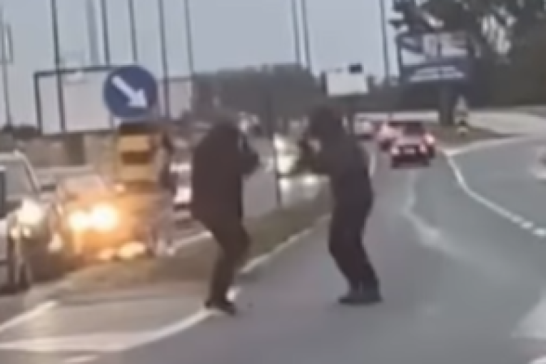 Stravična nesreća kod Petrovca na Mlavi: Poginuo muškarac dok je popravljao kamion sa bratom