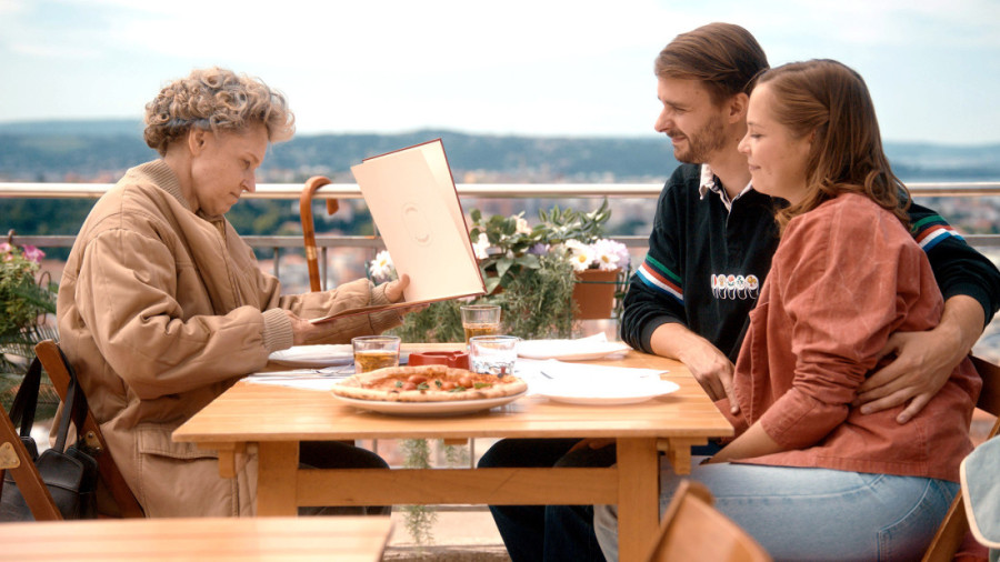 Anica Dobra neprepoznatljiva u novom filmu: Dirljiva istinita priča "Belo se pere na devedeset" (FOTO/VIDEO)