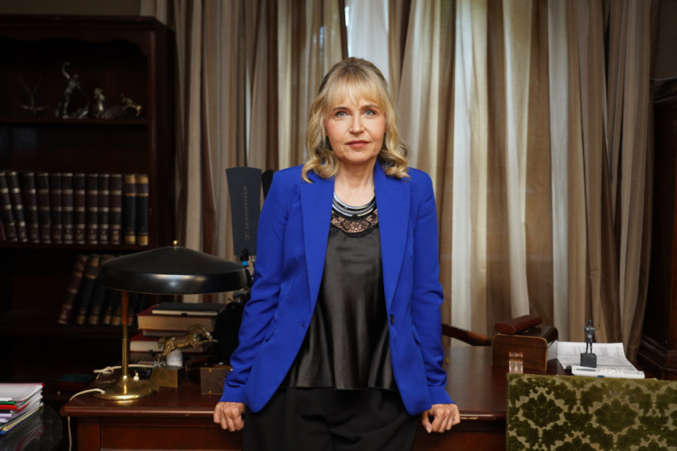 Anica Dobra neprepoznatljiva u novom filmu: Dirljiva istinita priča "Belo se pere na devedeset" (FOTO/VIDEO)