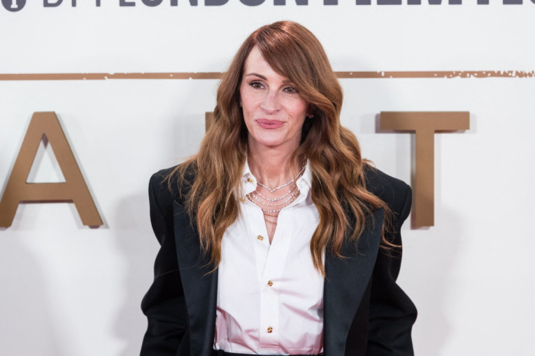 Ženstveno i svedeno: Megan Markl se pojavila u besprekornoj beloj kombinaciji koja pleni luksuzom (FOTO)