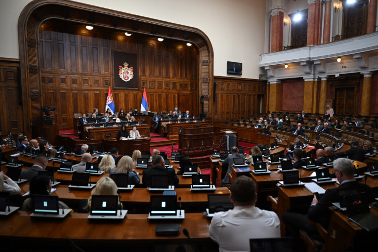Nastavljena sednica Skupštine Srbije: Raspravlja se o legalizaciji, izvršiteljima i EXPO-u (VIDEO)