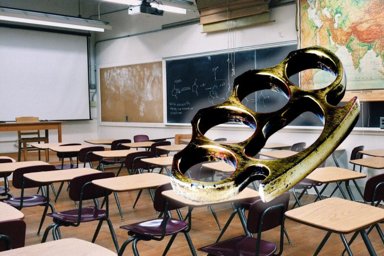 Neviđeno: Učenik nokautirao vršnjaka bokserom u školi!