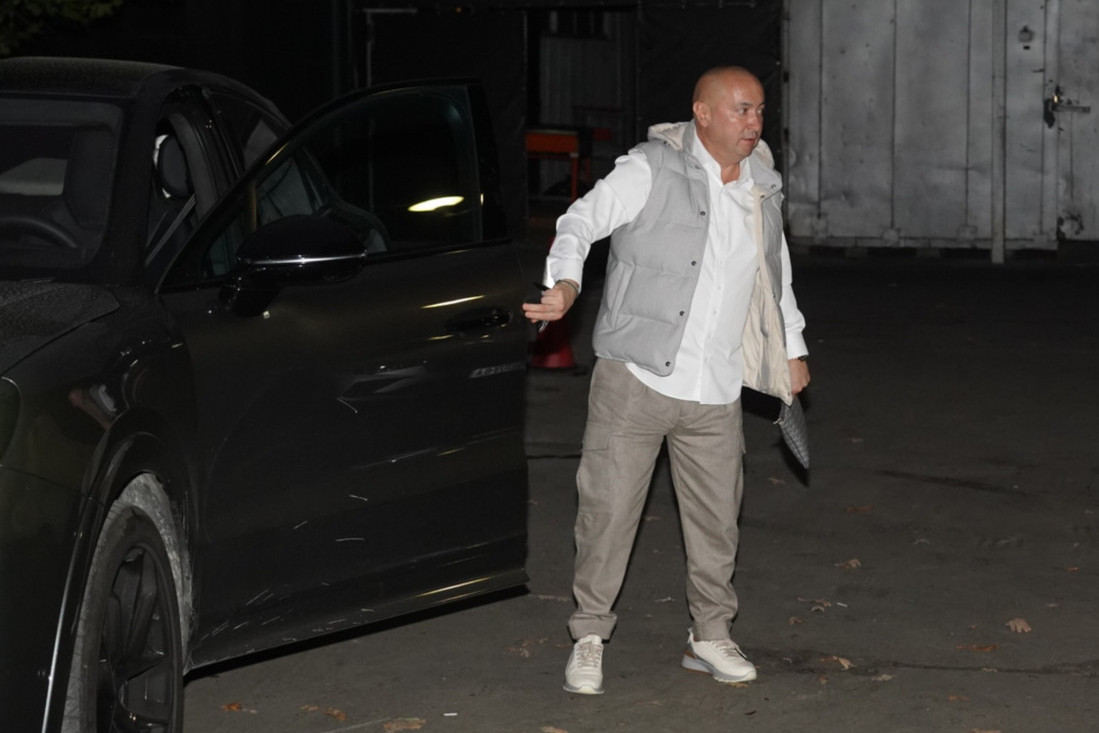 Đaniju pljuštali evri na svadbi kod mlađeg kolege: Lova se samo lepila za prste