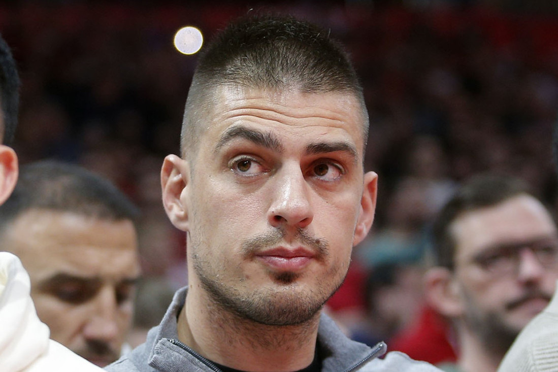 Oglasio se svedok napada na Vujadina Savića: Dobacivali su mu gadosti i zaletali se na njega!