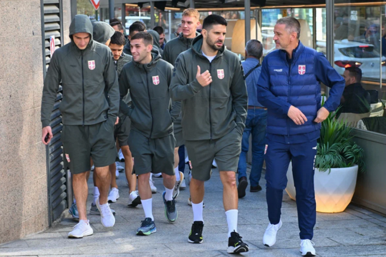 Orlovi se razmrdali i veruju u dobar rezultat u Andori: Pogledajte kako je protekla šetnja gradom (FOTO)