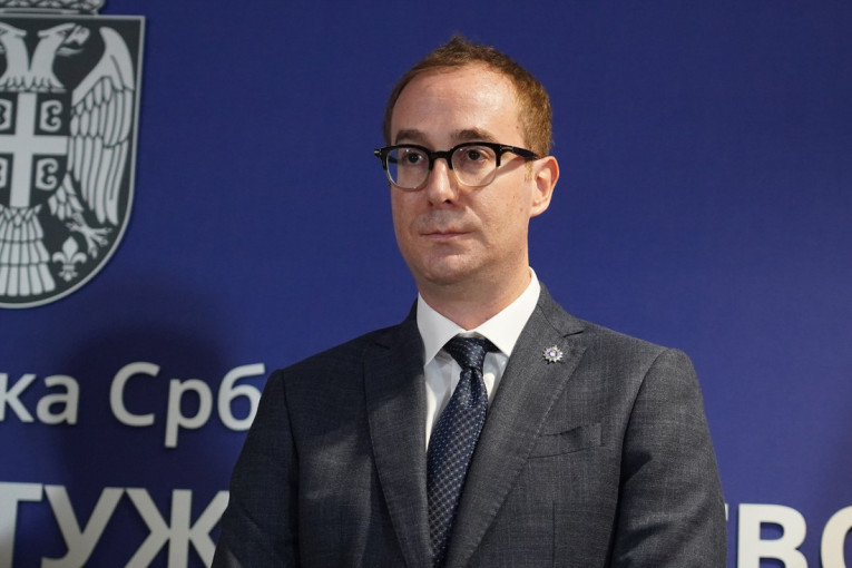 Policajca izbo 11 puta, na dvojicu pucao: Novosadski lopov doterao do kraja