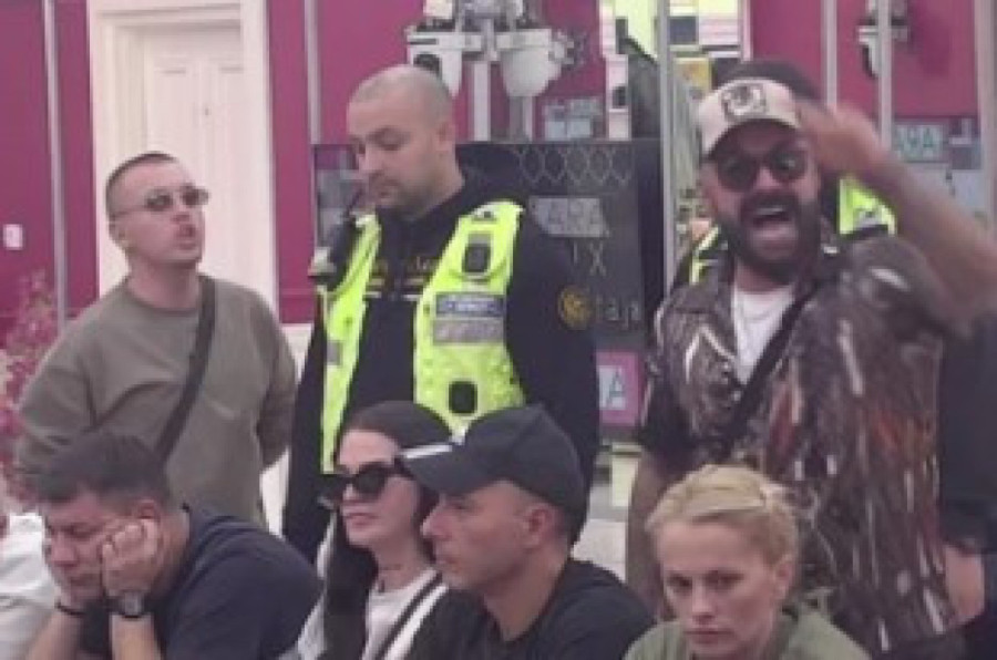 Obezbeđenje hitno uletelo u Belu kuću: Zbog Maje Marinković nastao opšti haos (VIDEO)