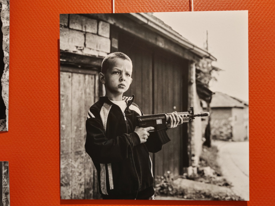 U Parizu otvorena izložba "Susreti sa poslednjim Srbima na Kosovu": Potresno svedočanstvo o patnjama našeg naroda (FOTO)