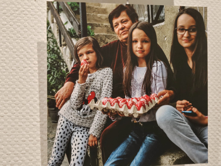 U Parizu otvorena izložba "Susreti sa poslednjim Srbima na Kosovu": Potresno svedočanstvo o patnjama našeg naroda (FOTO)