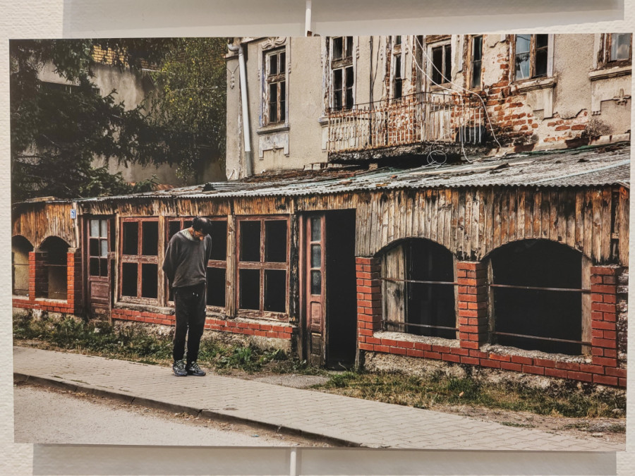 U Parizu otvorena izložba "Susreti sa poslednjim Srbima na Kosovu": Potresno svedočanstvo o patnjama našeg naroda (FOTO)