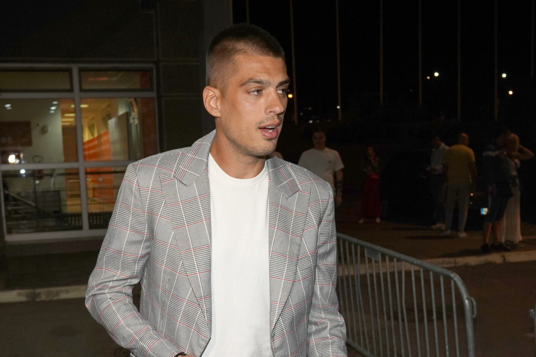 Prvo pojavljivanje Vujadina Savića nakon skandala: Evo kod koje pevačice je došao!