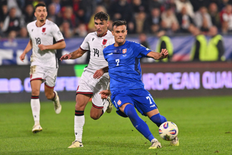 Priča se nastavlja! De Jong produžio ugovor (FOTO)