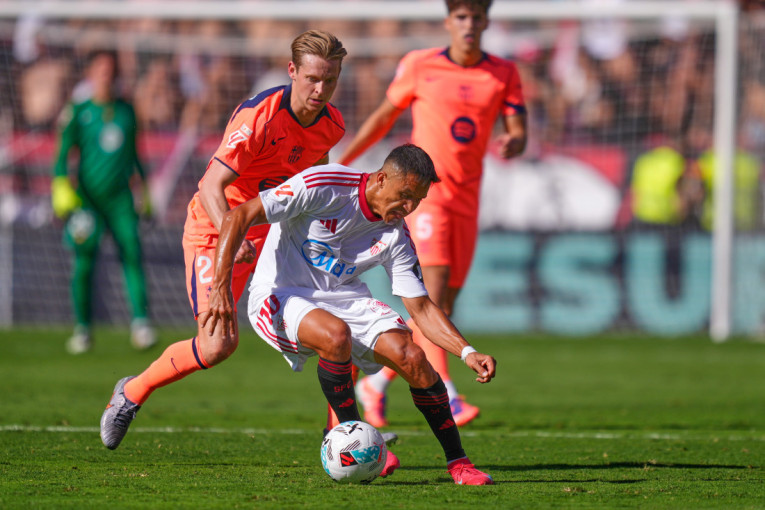 Priča se nastavlja! De Jong produžio ugovor (FOTO)