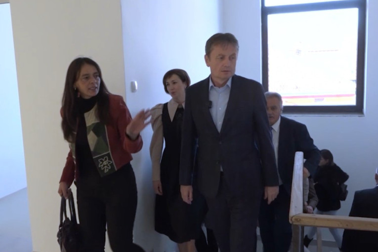 Glišić obišao radove na rekonstrukciji Osnovne škole 