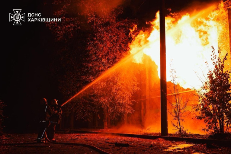 Odzvanja na sve strane! Rusi bombarderima ušli u Ukrajinu, raketama i dronovima napali nekoliko gradova (VIDEO/FOTO)