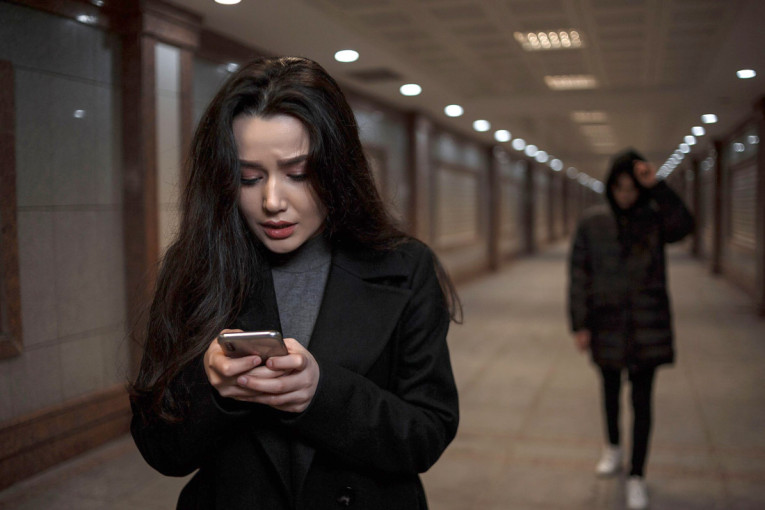 "Lik je propao": Zaboravio telefon kod prijatelja i otkrio šta stvarno misle o njemu, počastili ga salvom uvreda (VIDEO)