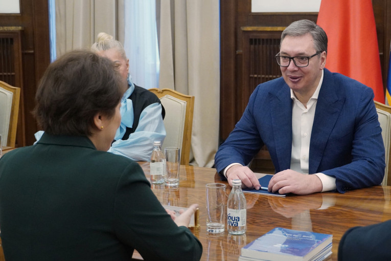 Vučić se sastao sa Čen Bo: Lepo je videti da se u našem gradu okupljaju ljudi koji veruju u razgovor, saradnju i razumevanje (FOTO)