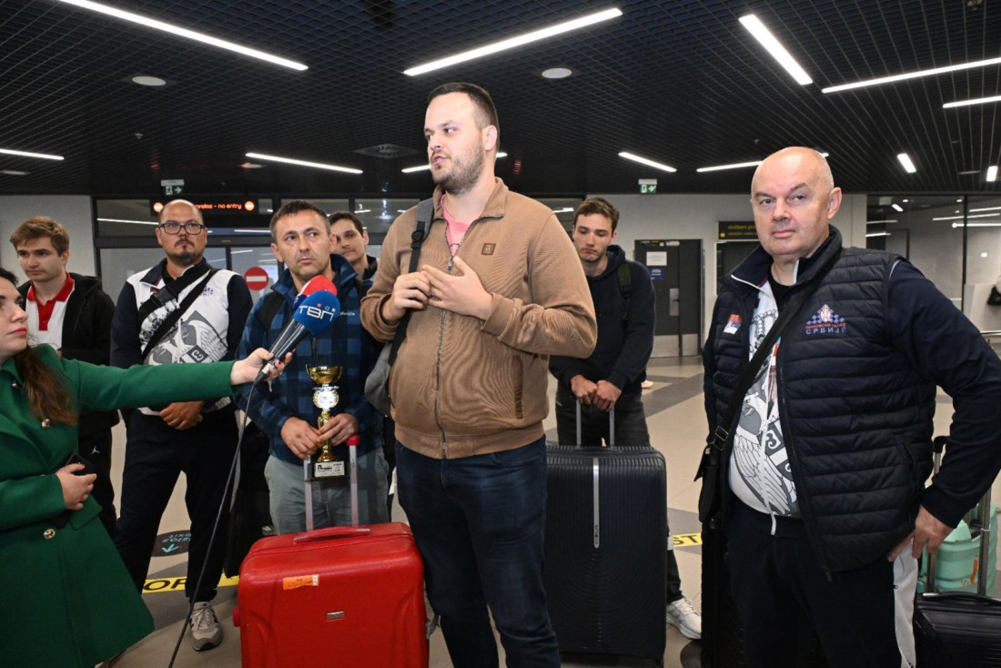 Vratili se šampioni: Osvajači evropske medalje stigli u Beograd (FOTO)