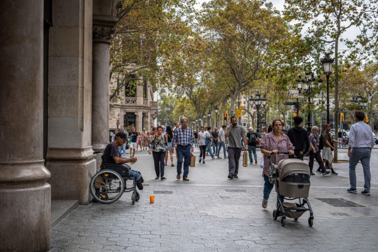 U Španiji siromaštvo pogađa četvrtinu populacije! Četiri miliona Španaca preživljava sa manje od 644 evra!