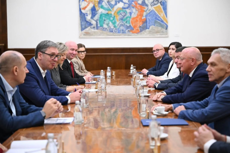 Vučić sa Gincburgom i Kaprinom: Srbija zainteresovana za saradnju u razvoju revolucionarane vakcine protiv onkoloških bolesti