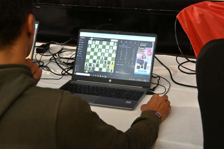 Robot velemajstor stigao iz Rusije: Razmišlja, računa i pobeđuje za sekundu!