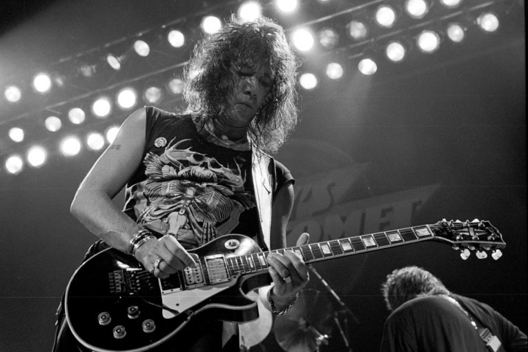 Preminuo Ejs Frili: Legendarni gitarista "Kissa" izgubio životnu bitku posle povrede