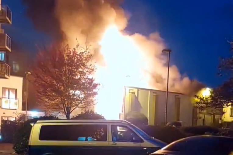 U Londonu planuo veliki požar! Na buktinju poslato 100 vatrogasaca (VIDEO)