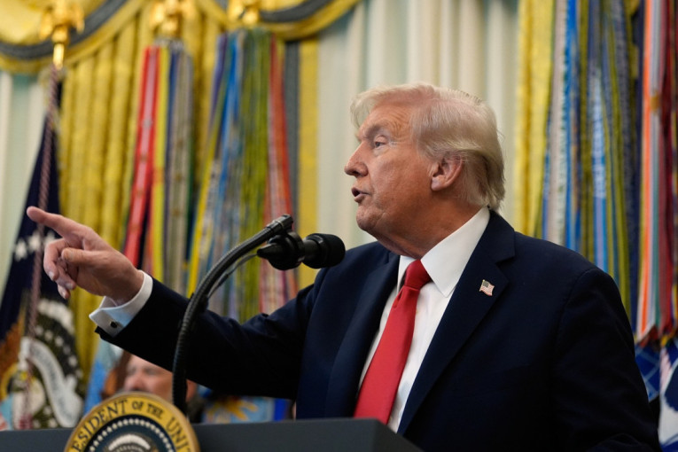 Tramp upozorio Hamas: "Ponašajte se pristojno, ili ćemo vas iskoreniti“