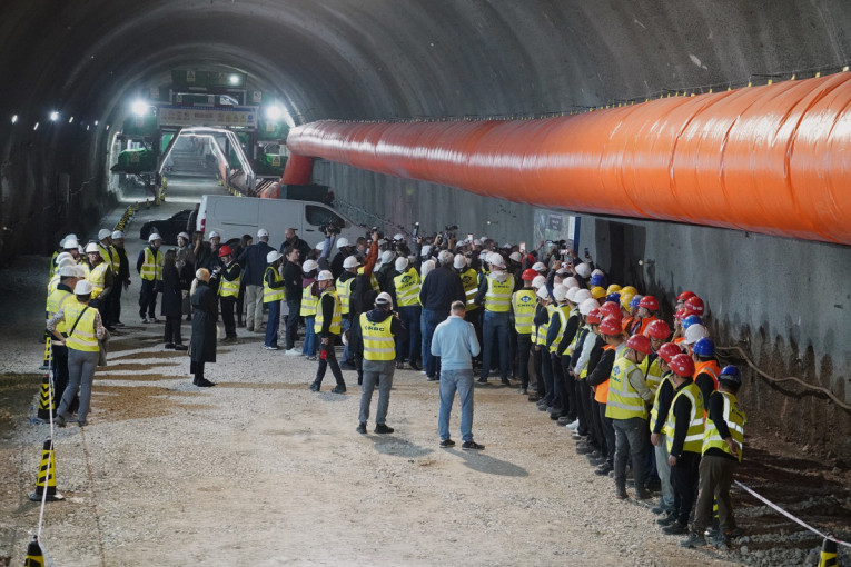 Probijen najduži tunel u Srbiji, Vučić na "Iriškom Vencu": Na ponos svim građanima Srbije, čestitam im! (FOTO/VIDEO)