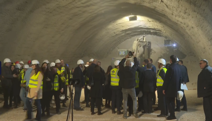 Probijen najduži tunel u Srbiji, Vučić na "Iriškom Vencu": Na ponos svim građanima Srbije, čestitam im! (FOTO/VIDEO)
