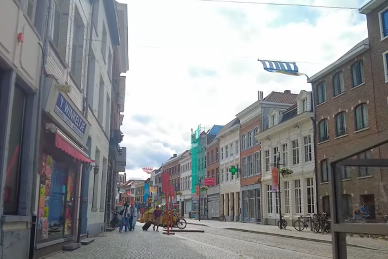 Nije moguće ostati imun na njegov šarm: Otkrijte tajne lepog belgijskog gradića i uživajte u opuštajućoj šetnji pored reke (FOTO)