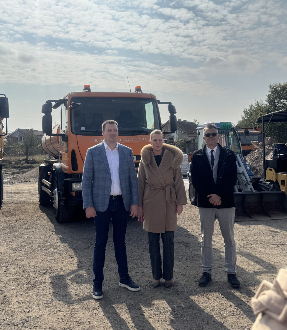 "Gradska čistoća" Beograd donirala komunalna vozila JKP "Sečanj"