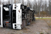 Autobus sa učenicima sleteo s puta kod Obrovca, ima povređenih