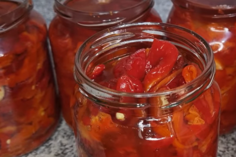 Recept za belolučene paprike koje čuvaju ukus domaće kuhinje