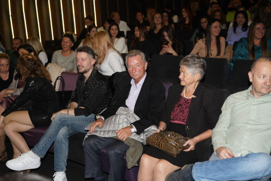 Goci Tržan ćerka s dečkom došla na koncert! Tek da čujete ko pevačicu bodri iz prvih redova (FOTO)