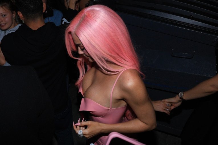 Maska, koža i krzno: Pet najupečatljivih modnih izdanja sa gala večeri o kojoj mreže ne prestaju da bruje (FOTO)