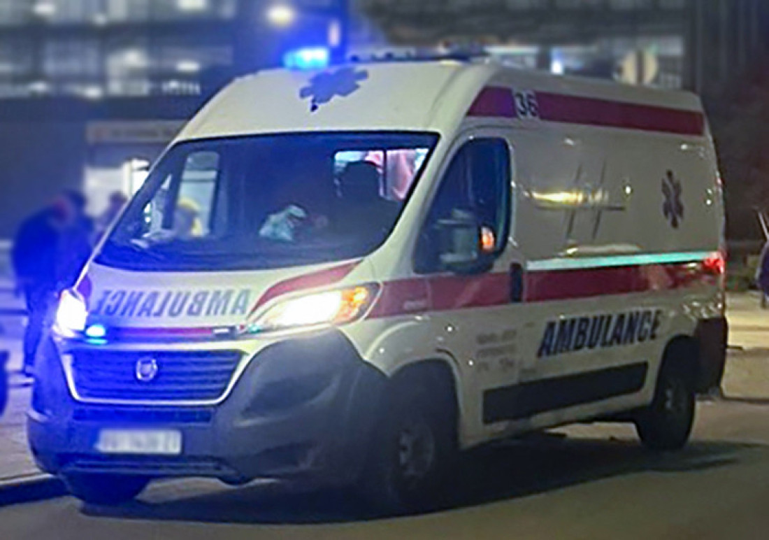 Novi detalji drame na Vračaru: Vozilo priklješteno u garažnom liftu, dvoje dece i odrasli spašeni!