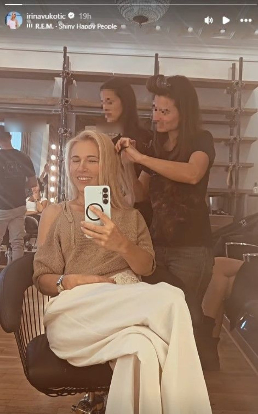 Voditeljka na pragu šeste decenije pokazala lice bez trunke šminke: Izgleda nikad bolje!